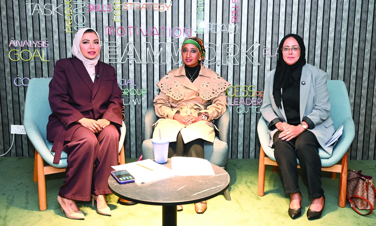 


المُتحدّثات في الندوة	 (تصوير سعود سالم) 