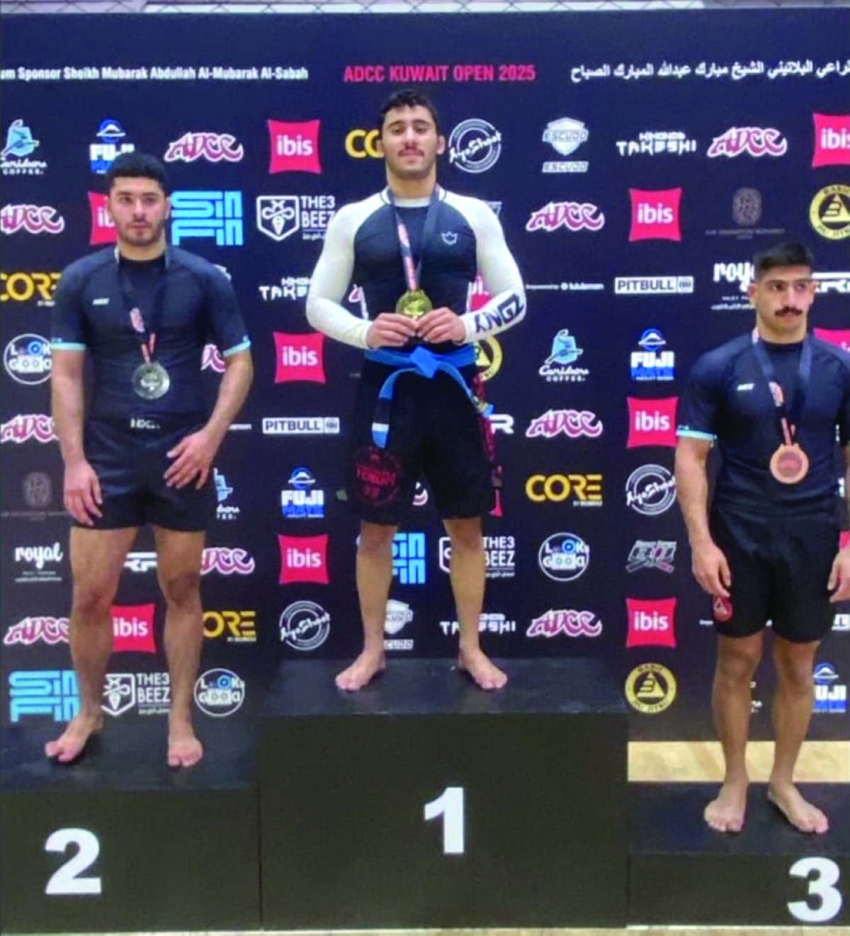 


المنصوري على منصة التتويج 