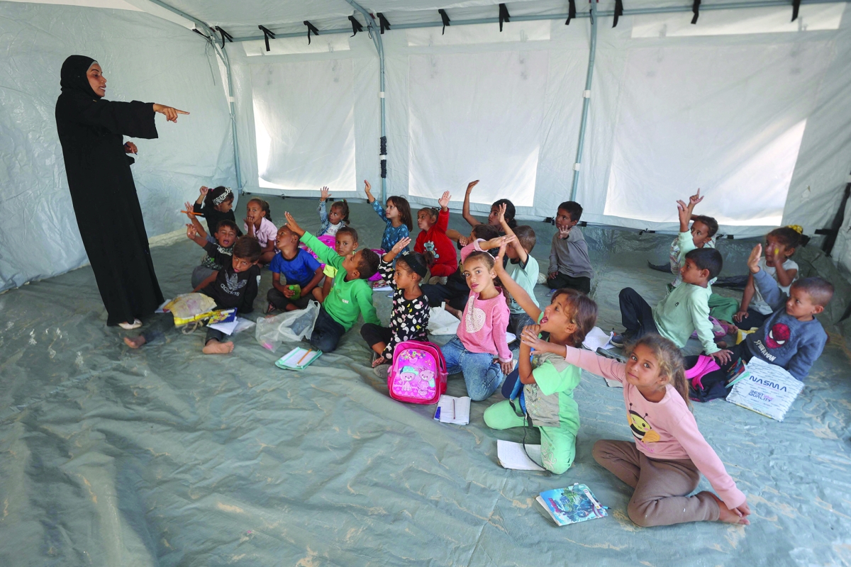 


فصل دراسي موقت في منطقة خان يونس	 (أ ف ب) 