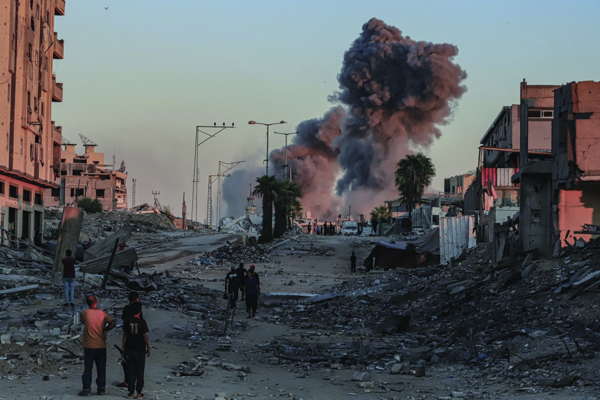 دخان غارة إسرائيلية على غزة (شينخوا)