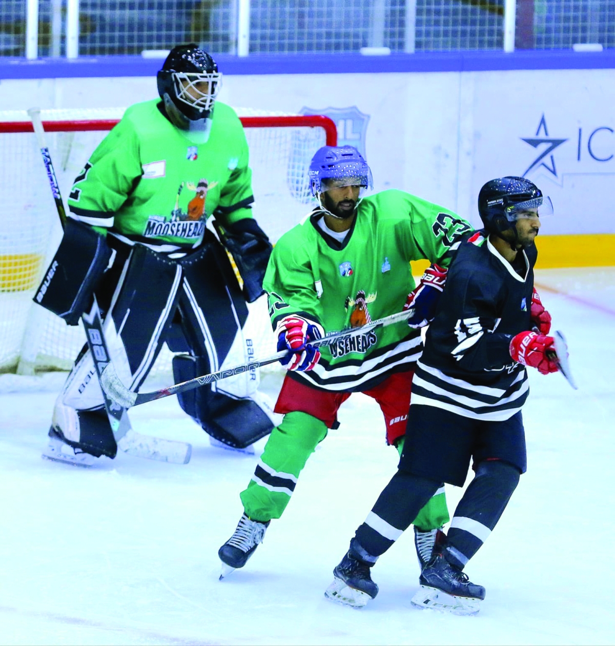 


من مباريات دوري هوكي الجليد 