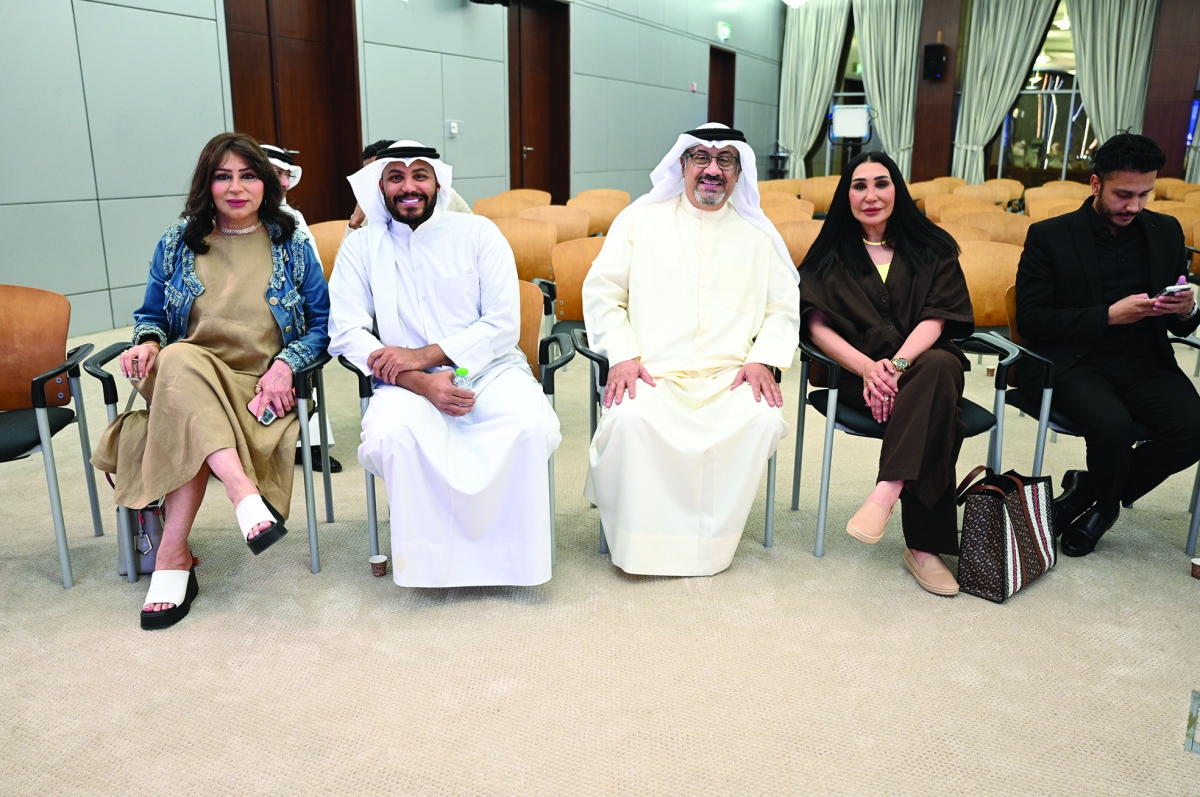 


الديّن وأحلام حسن وحاجية وسعود بوعبيد وزهرة الخرجي 