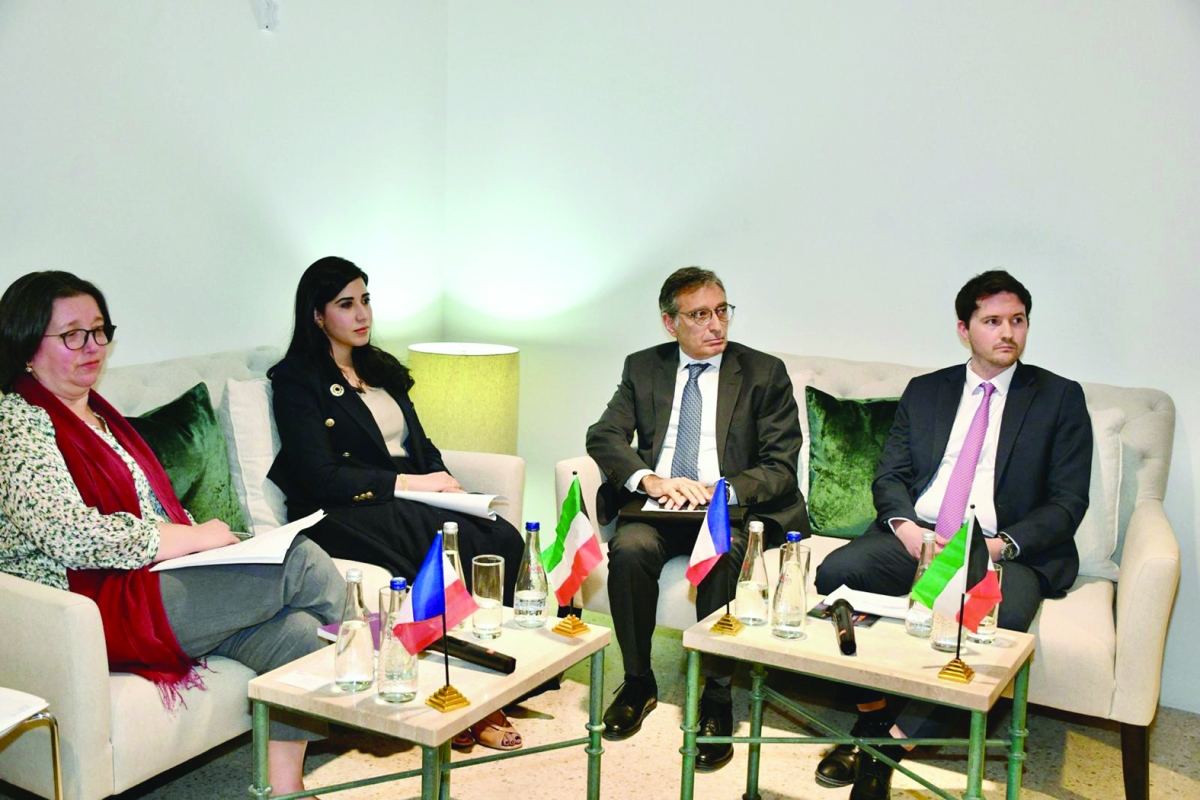  المتحدثون في الندوة