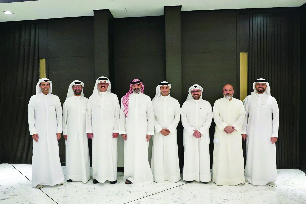 


السفير ووزير الاتصالات السعوديان مع الرياديين الكويتيين 