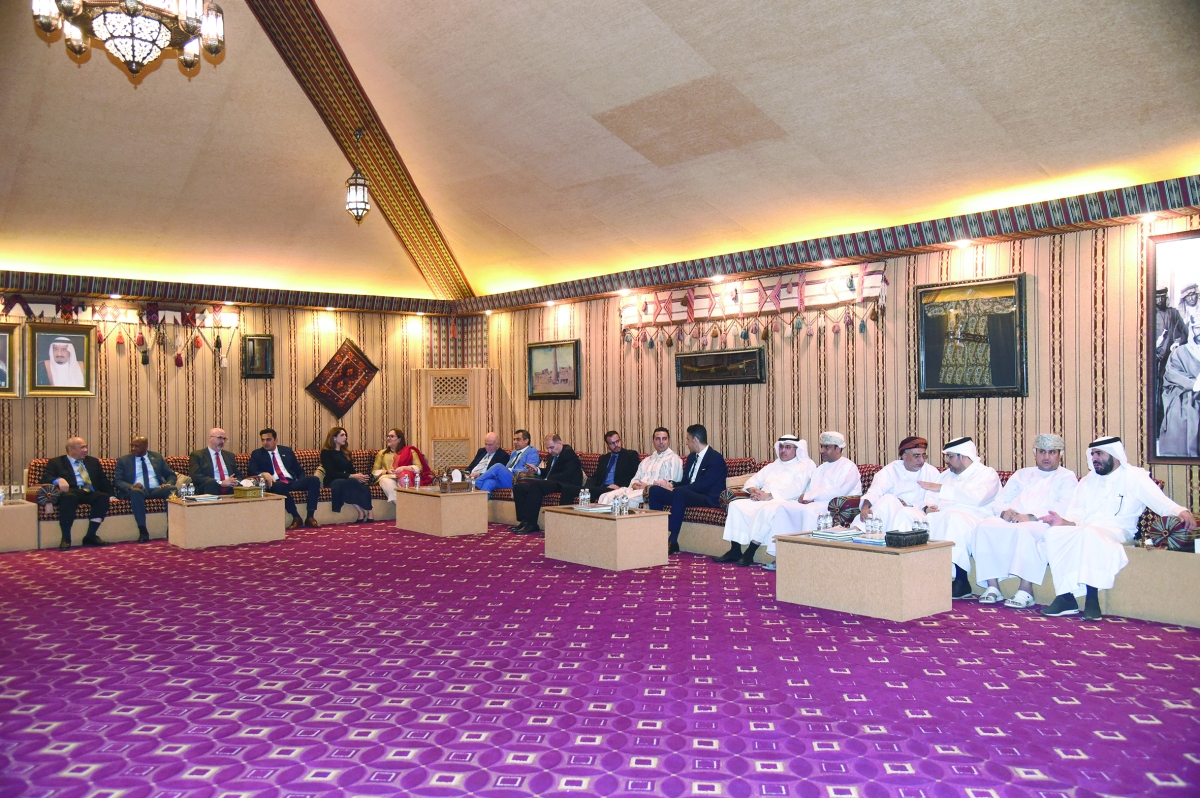 جانب من الحضور في ديوانية السفارة السعودية