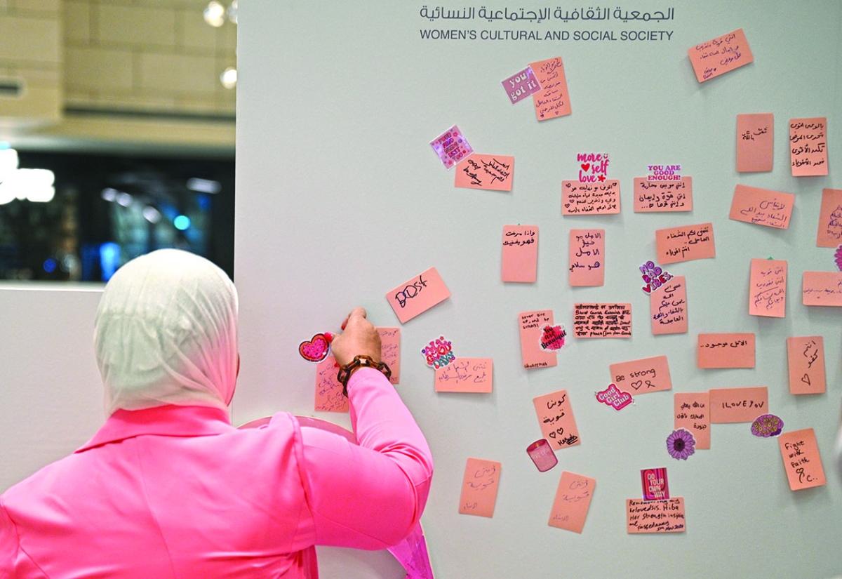 


أمنية وردية 		  (تصوير نايف العقلة) 