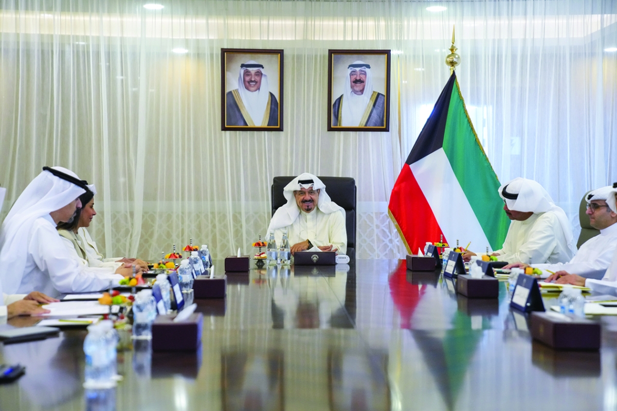 رئيس الوزراء مترئساً الاجتماع