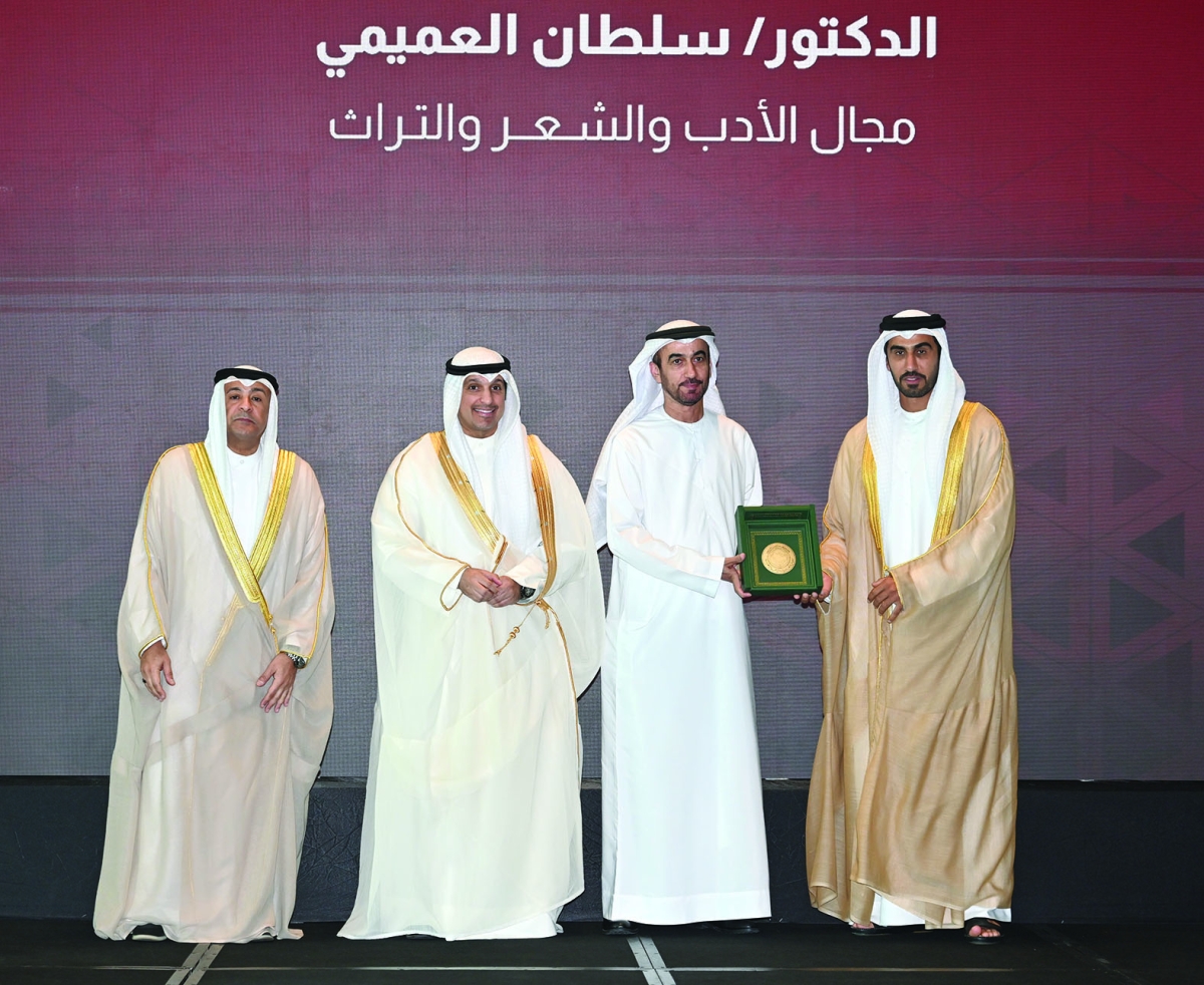 سلطان العميمي من بين المبدعين