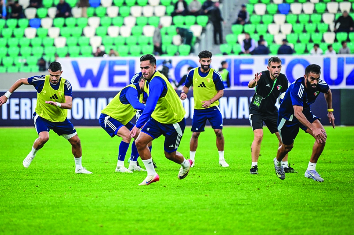 


لاعبو «الأزرق» في تدريب سابق 