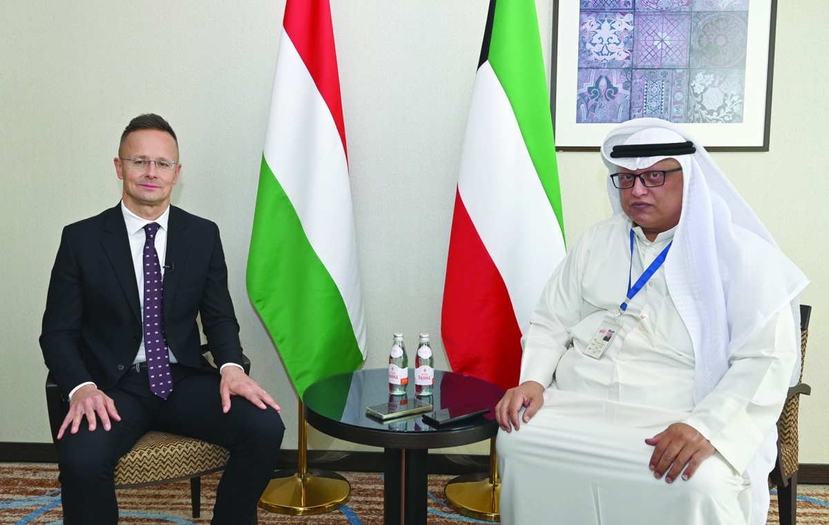 وزير خارجية هنغاريا والزميل خالد الشرقاوي