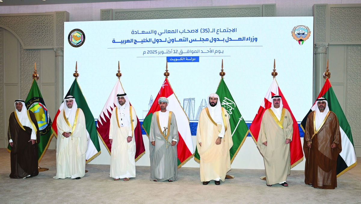 لقطة جماعية لوزراء العدل الخليجيين 