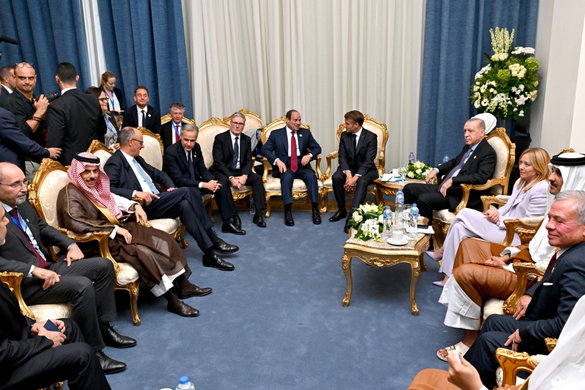 المشاركون في الاجتماع الموسع في شرم الشيخ