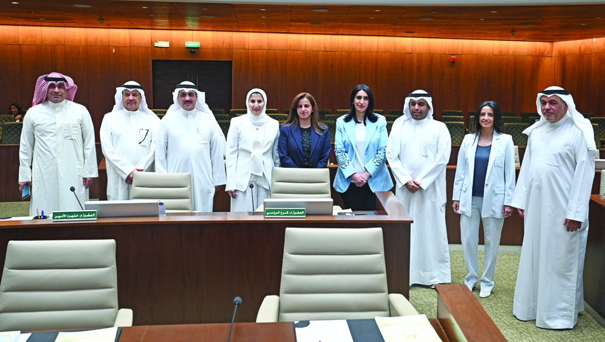 أعضاء المجلس قبل الجلسة