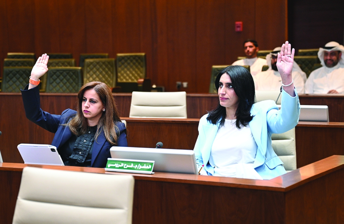 


فرح الرومي ومنيرة الأمير 