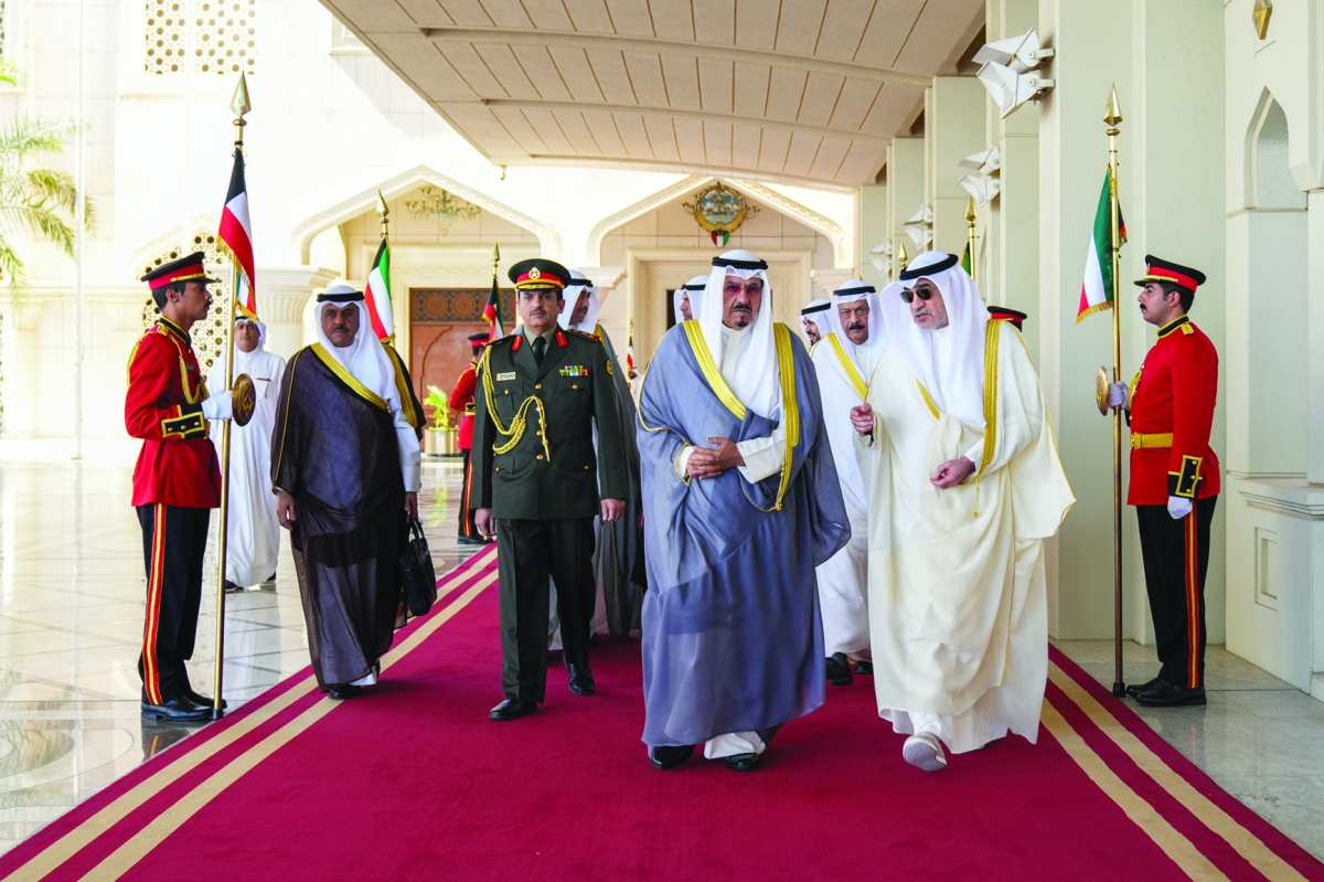 سمو رئيس الوزراء لدى مغادرته البلاد وفي وداعه النائب الأول 