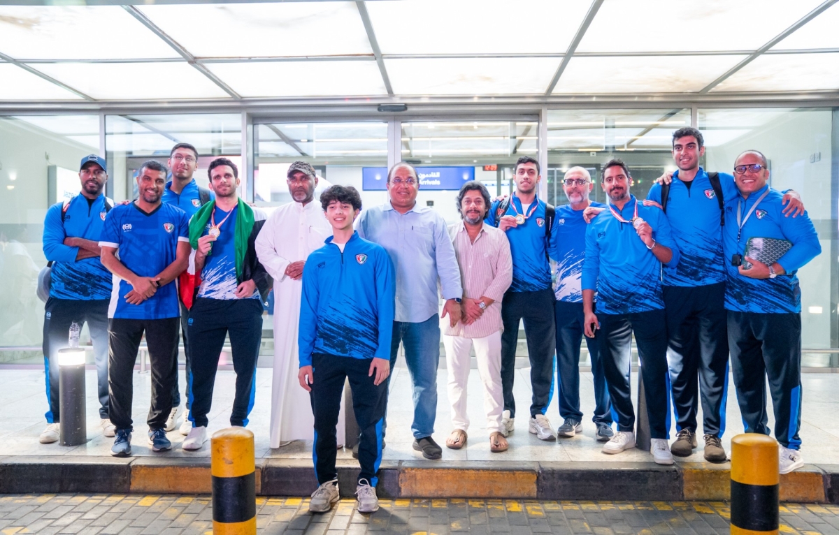 لقطة جماعية لأعضاء بعثة منتخب الكويت للاسكواش 