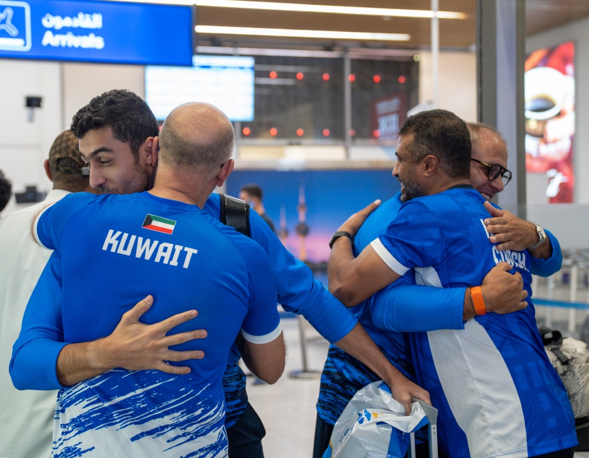 لحظة وصول بعثة منتخب الكويت للاسكواش إلى البلاد