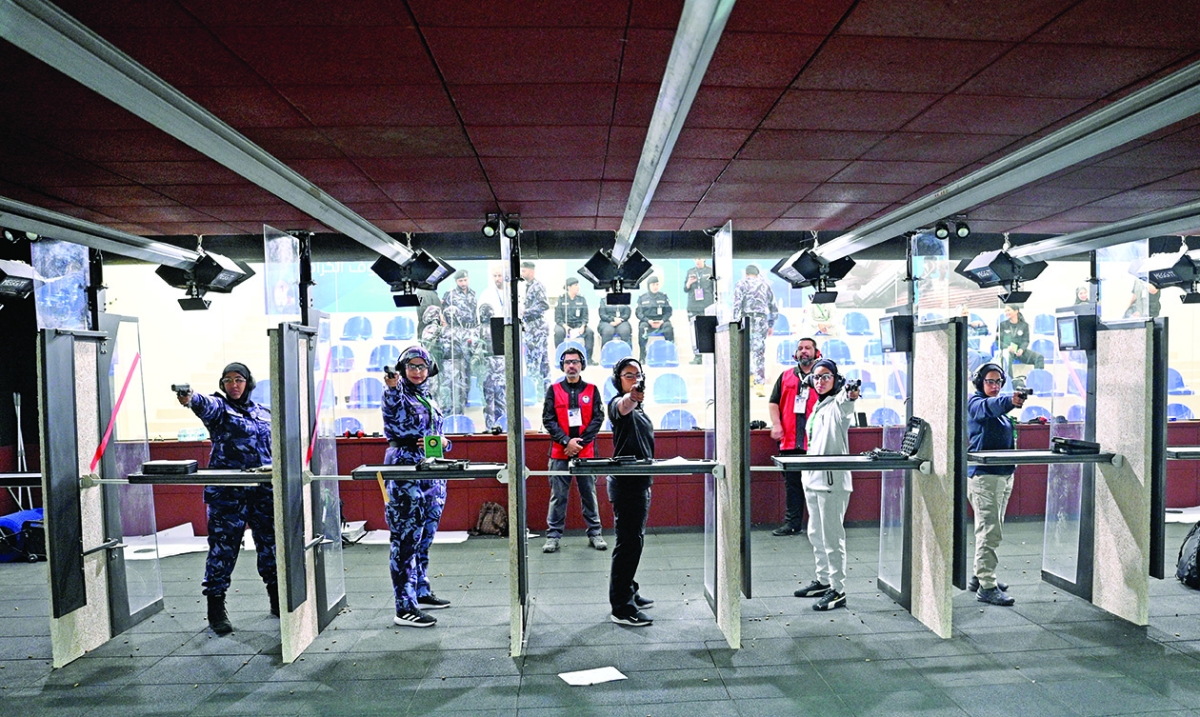 المتسابقات يتنافسن على إصابة الهدف (تصوير تركي المغامس)