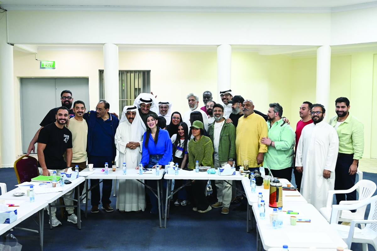 


فريق العمل في لقطة جماعية 	(تصوير سعود سالم) 