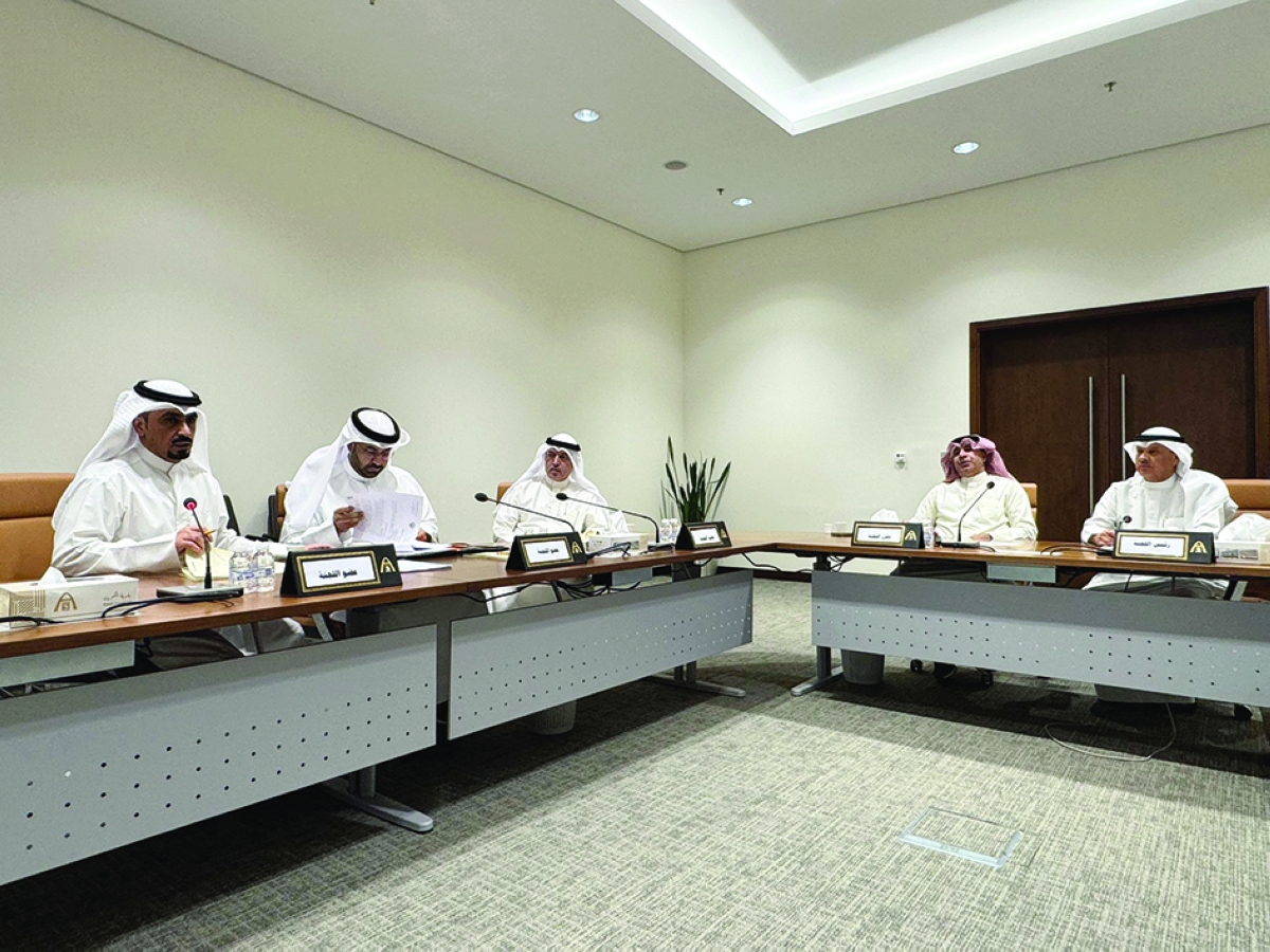 من اجتماع لجنة الأحمدي 