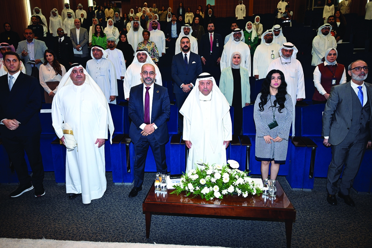 


وزير النفط ومديرة البلدية والمسؤول الأممي سامي ديماسي في مقدم الحضور	 (تصوير أسعد عبدالله) 