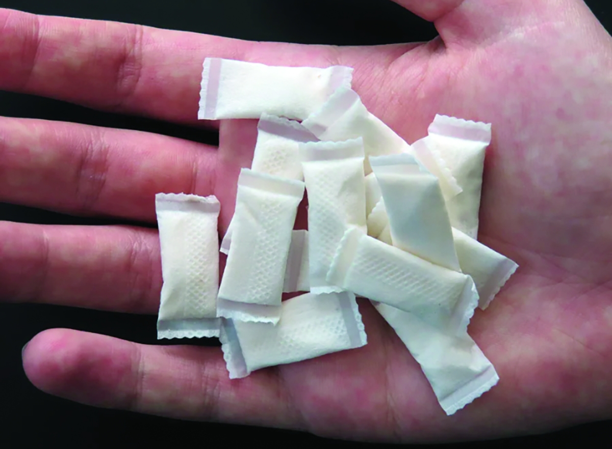 


تحذيرات طبية من أكياس النيكوتين 