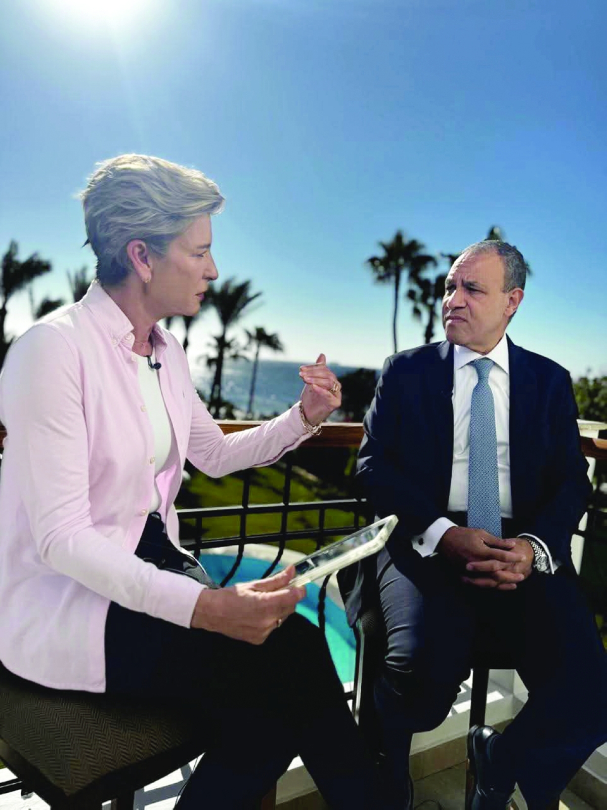 عبدالعاطي متحدثاً لإحدى وسائل الإعلام الأجنبية