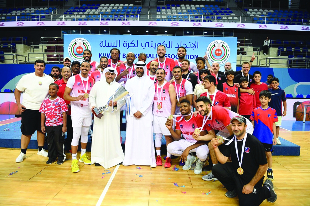 


فريق الكويت على منصة التتويج 