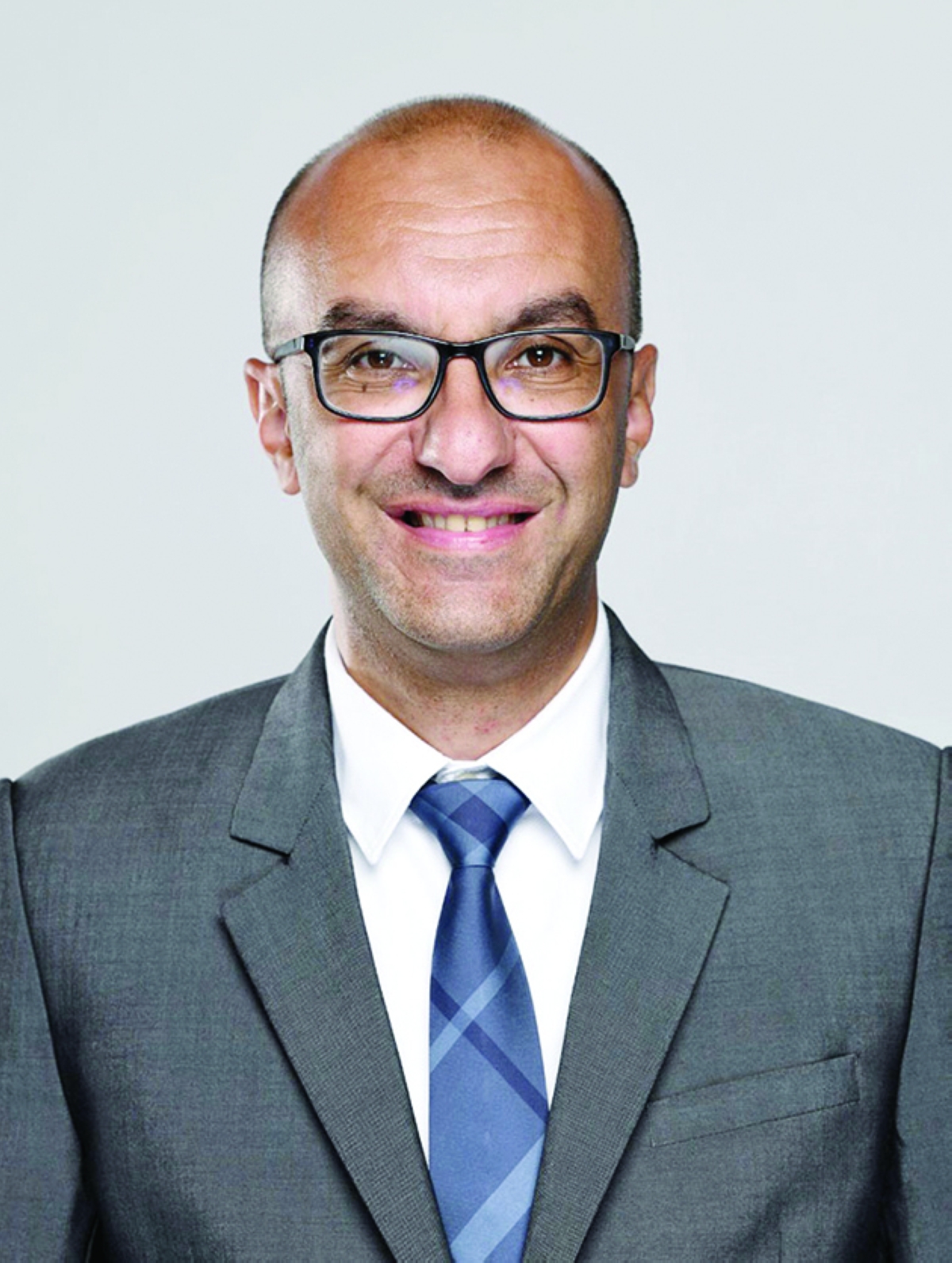 


الدكتور محمد العبد 