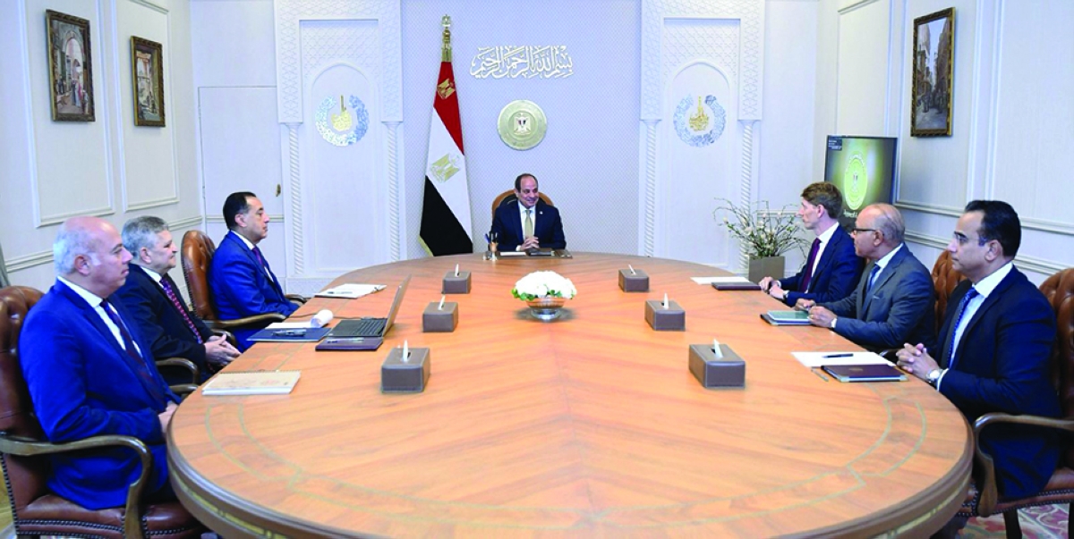 السيسي مستقبلاً روبرت ميرسك أوجلا في القاهرة