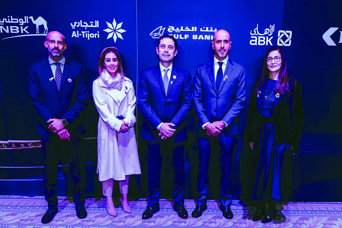 


سامي محفوظ متوسطاً فيصل العدساني ولمياء كرم ونجلاء العيسى وفيصل الغربللي من «الخليج» 