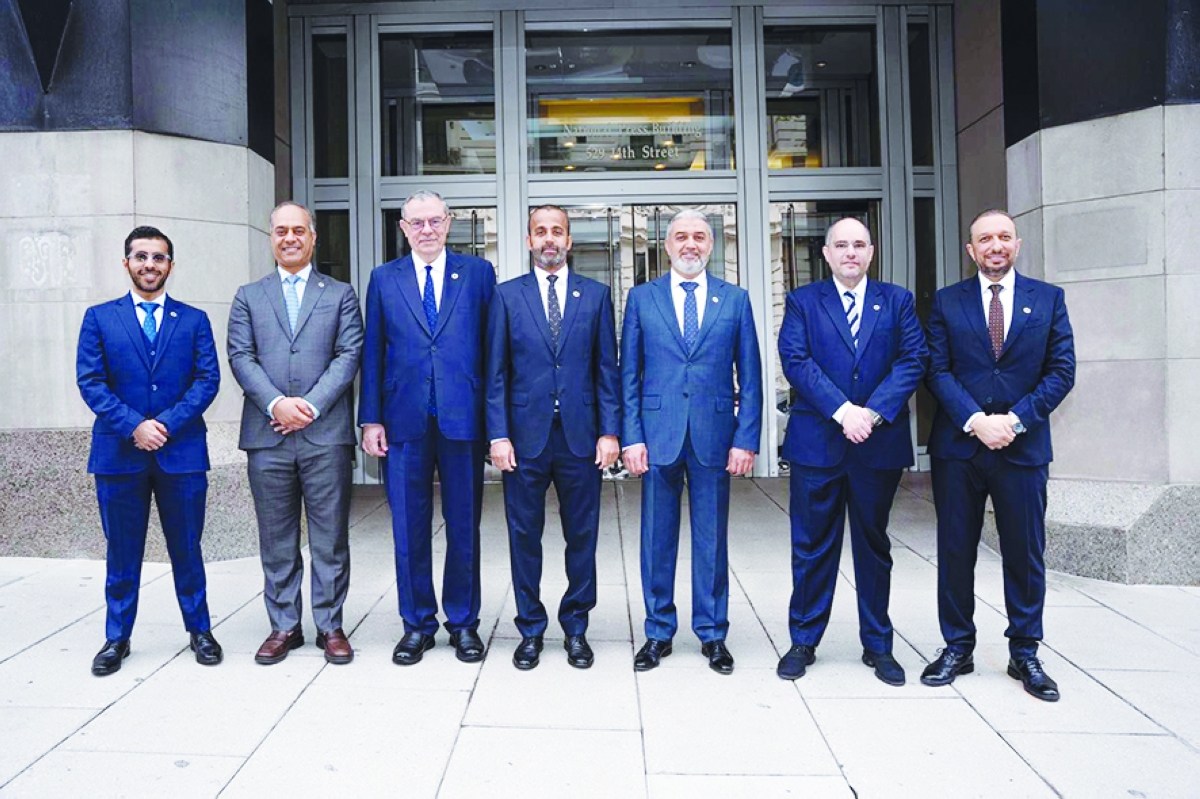 


الشملان وزهران وأويان وعبدالله الحداد والرويح وفهد السعد ومحمد بوصقر 