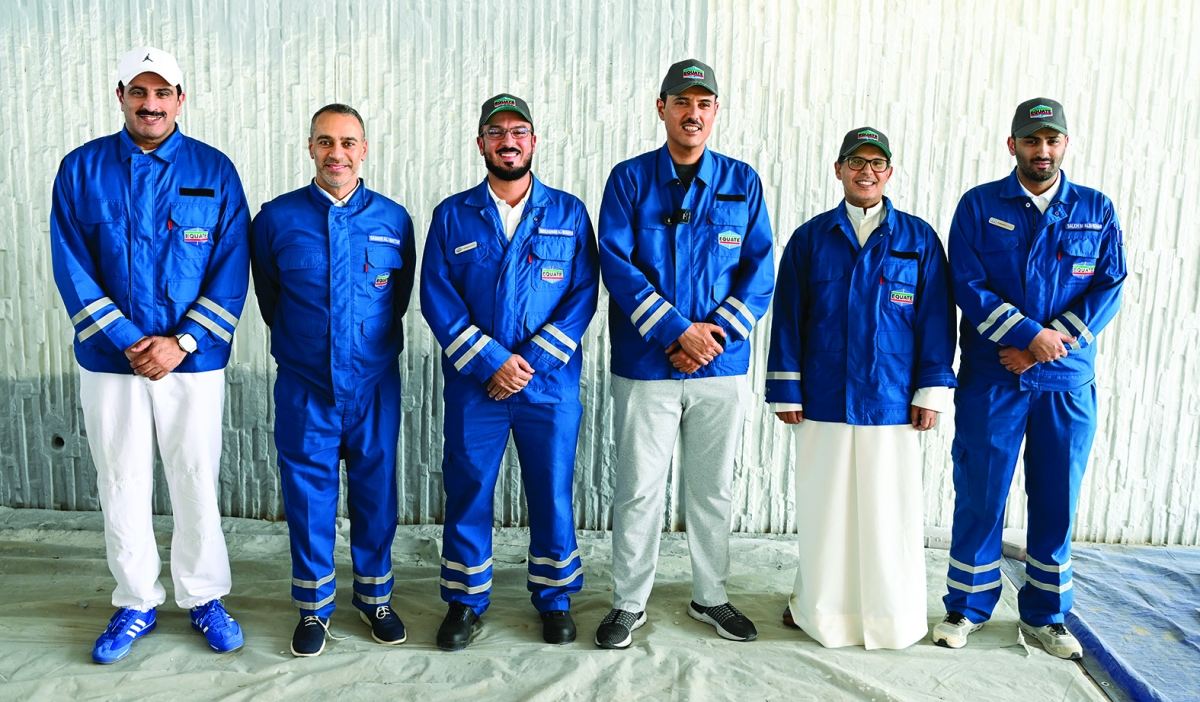 


الجابر والعجمي مع القائمين على المبادرة 