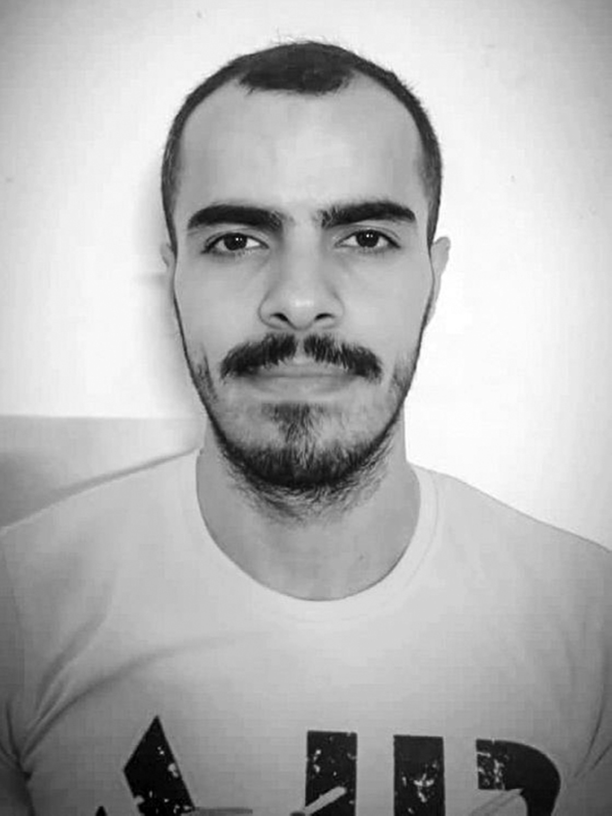 قصي عيون السود