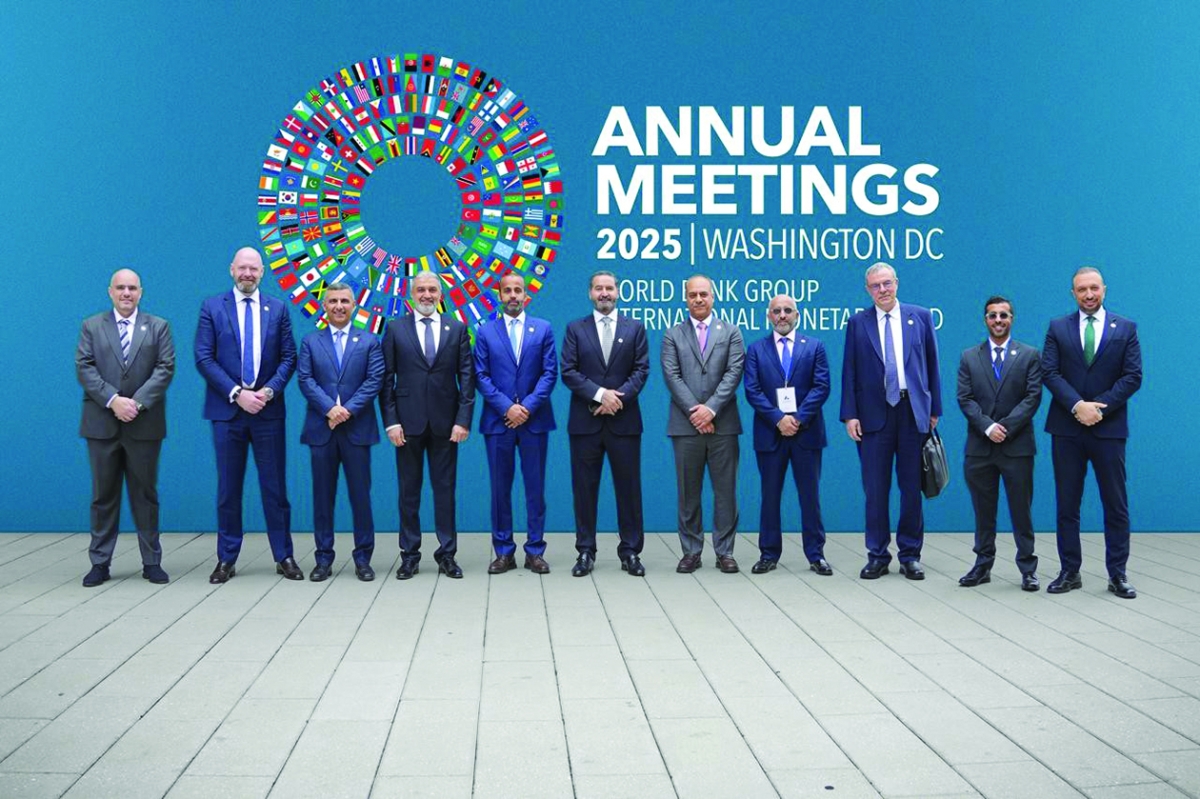 


المرزوق والشملان وزهران وأويان وعبدالعزيز المرزوق وأولون والسميط والحداد والرويح وفهد السعد ومحمد بوصقر 