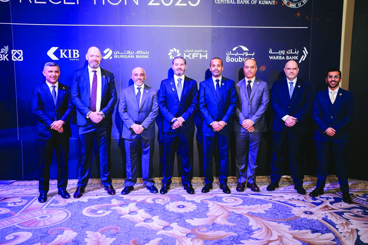 


المرزوق والشملان وعبدالعزيز المرزوق وأولون والحداد والسميط والرويح والسعد في حفل اتحاد المصارف 