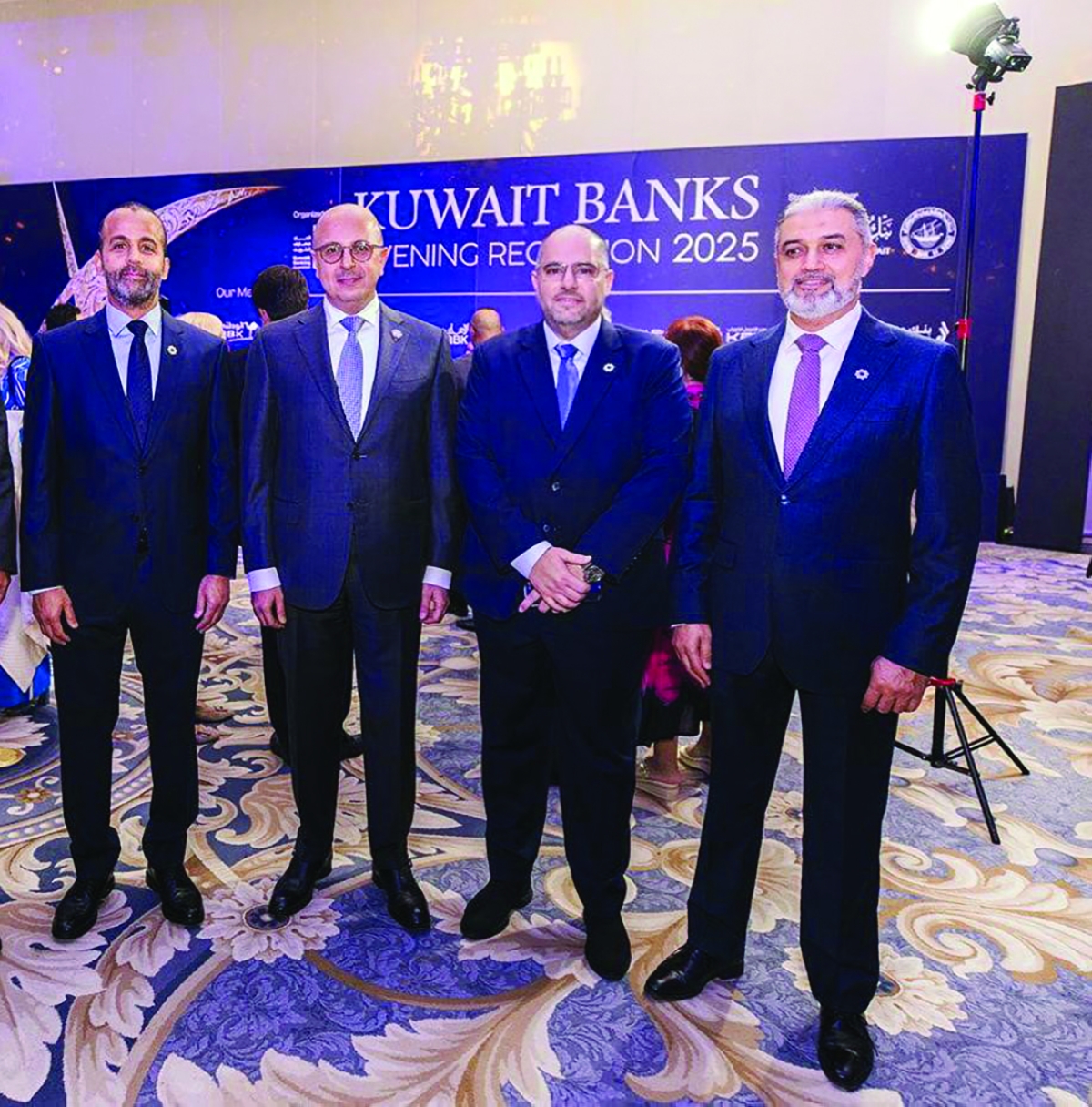 


المخيزيم متوسطاً الشملان وزهران والرويح 