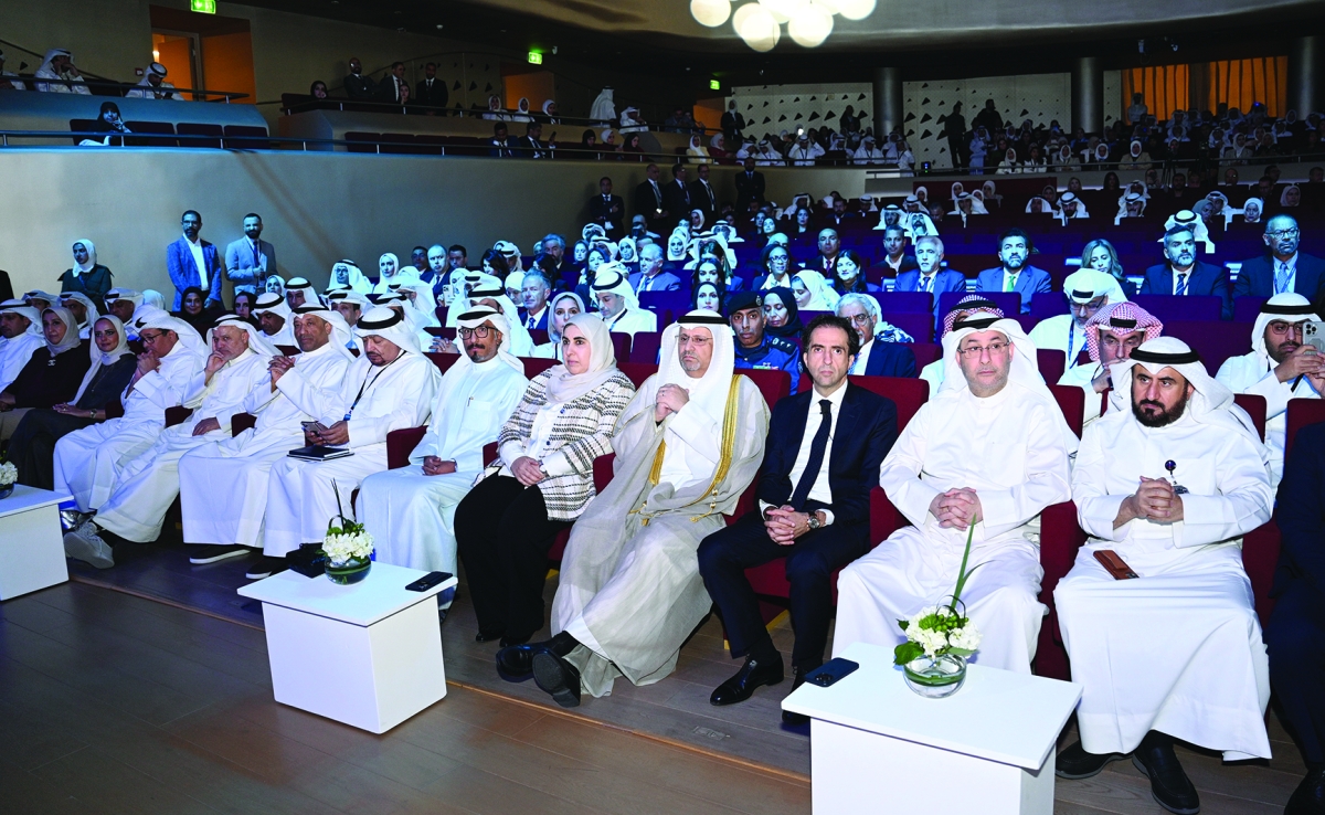 عمر العمر وأسيل السعد ومسؤولون نفطيون في مقدمة الحضور 	 
( تصوير نايف العقلة)