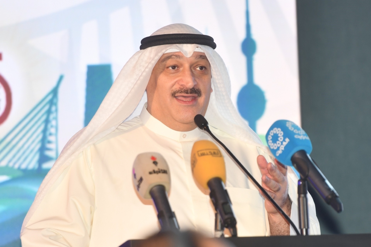 وزير الصحة الدكتور أحمد العوضي 