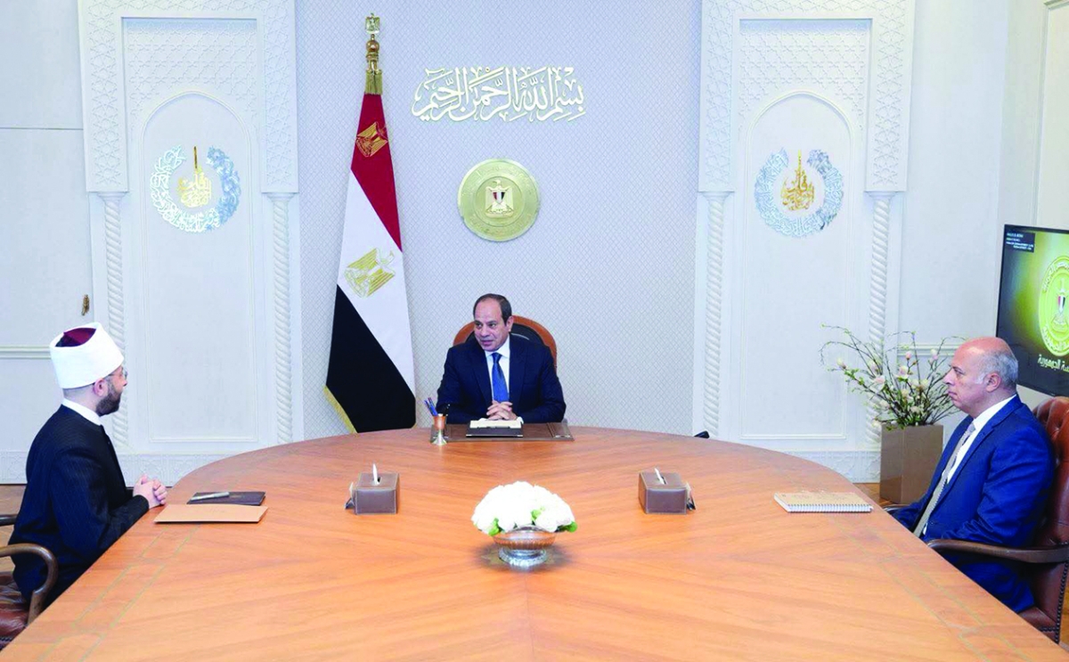 السيسي مستقبلاً الأزهري في القاهرة