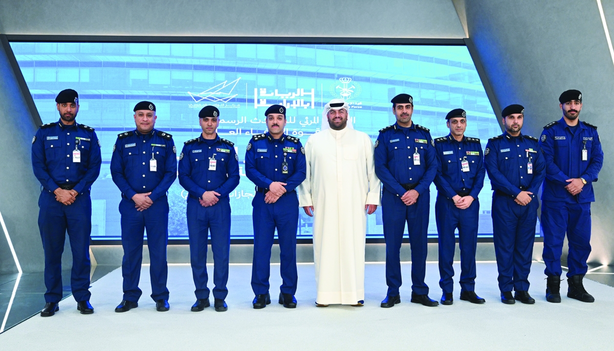 الغريب متوسطاً ضباط القوة