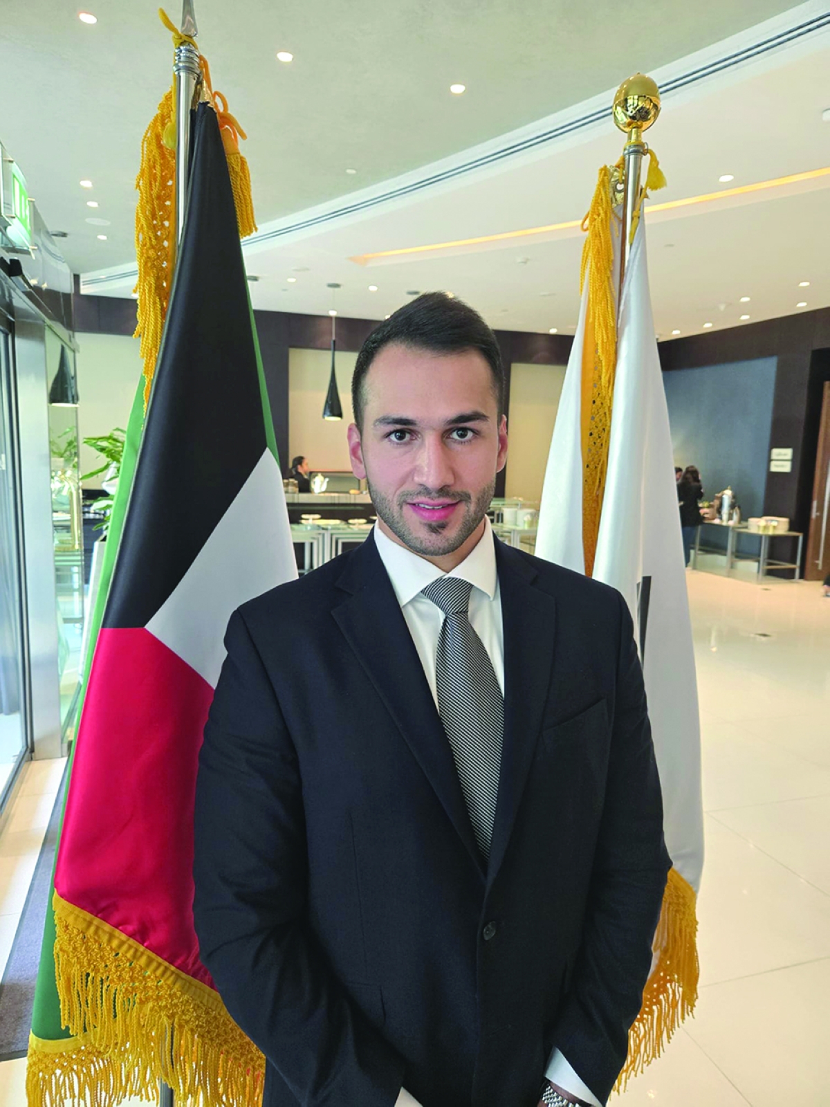 


الدكتور علي الصايغ 