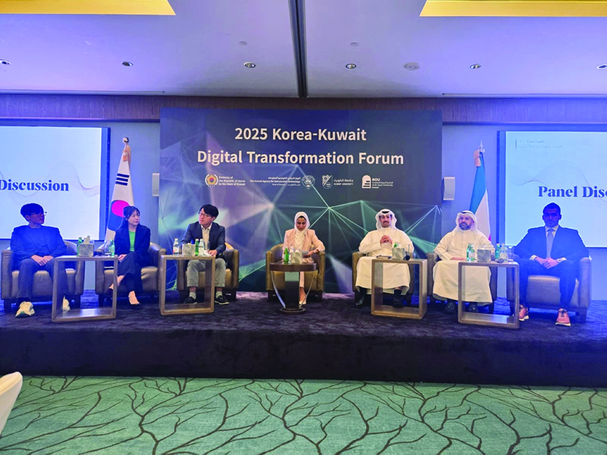 


المتحدثون في الجلسة النقاشية 