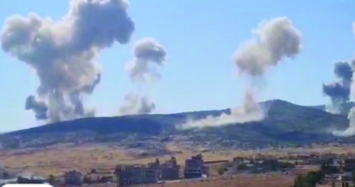 دخان الغارات الإسرائيلية