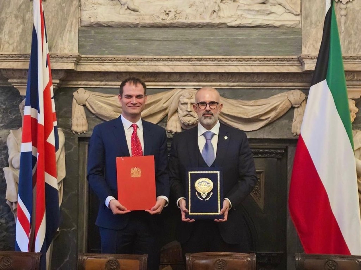 الجابر وفولكنر بعد توقيع مذكرات التفاهم