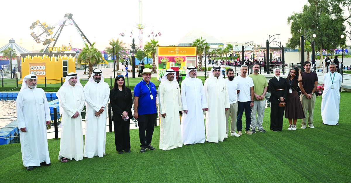 


لقطة جماعية لعدد من مسؤولي «المشروعات السياحية» على هامش الافتتاح 