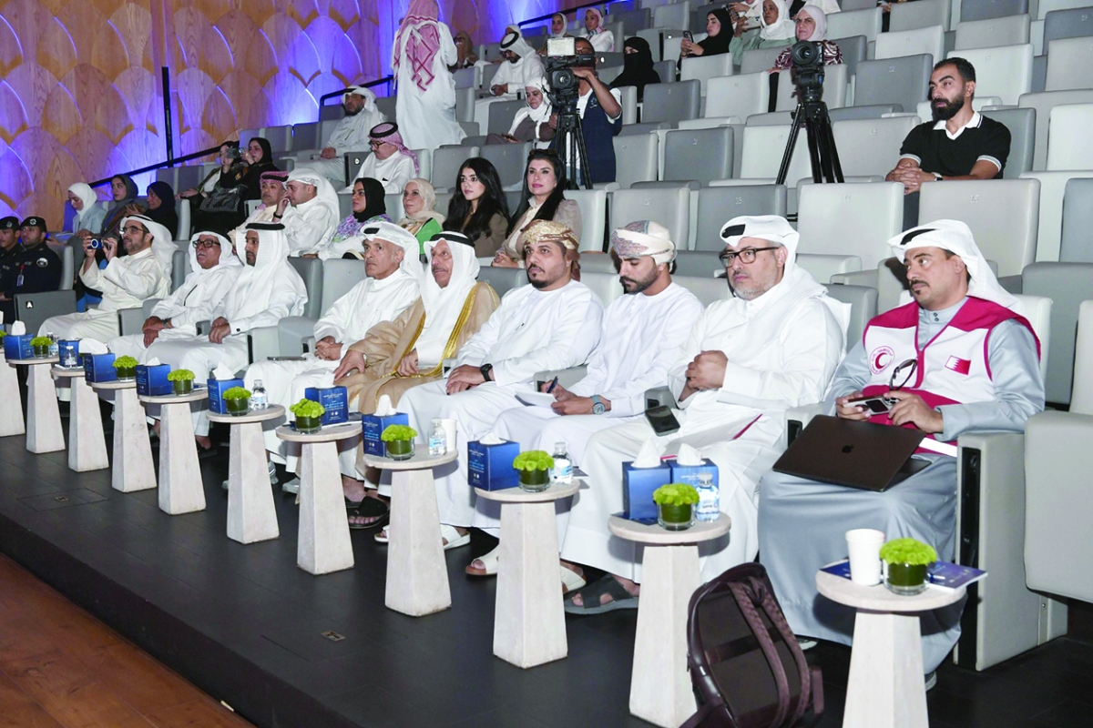 جانب من الحضور في إحدى جلسات مؤتمر «الهلال الأحمر» الخليجي 