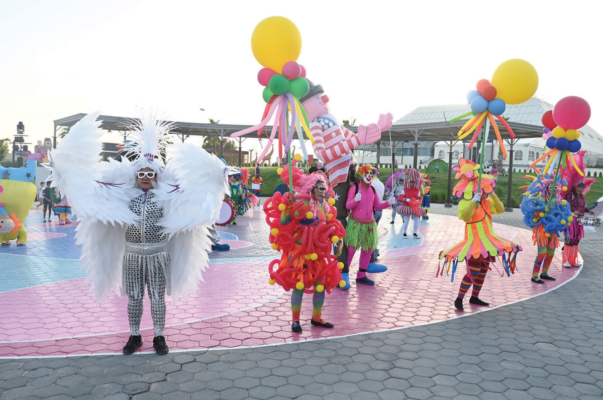 أجواء ترفيهية وشخصيات كرتونية في حفل الافتتاح