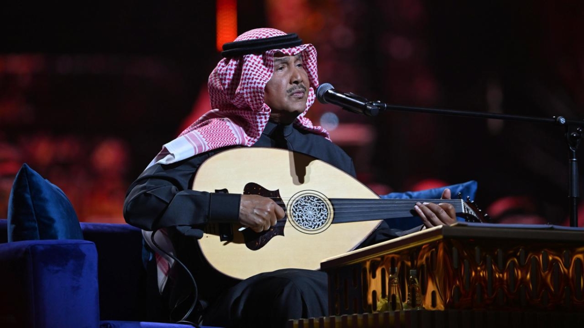 محمد عبده محتضناً عوده