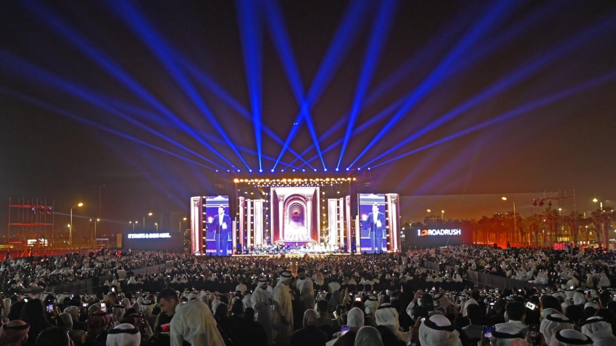 أكبر مسرح خارجي... وجمهور غفير